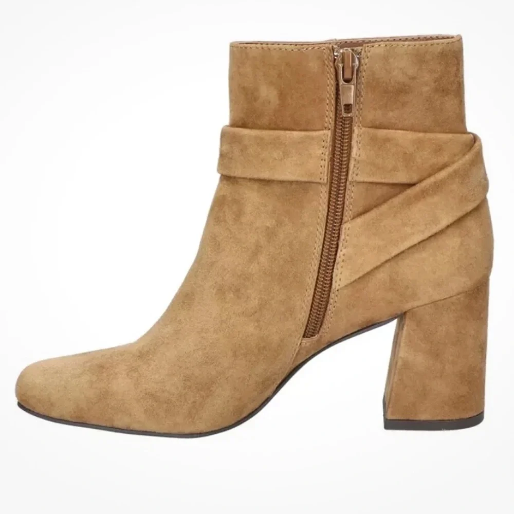NIB Bella Vita Felicity cognac suede leather bootie bow detail ankle Size 6.5